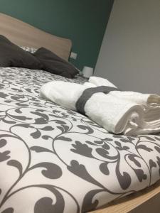 Un pat sau paturi într-o cameră la B&B La Casa di Violetta