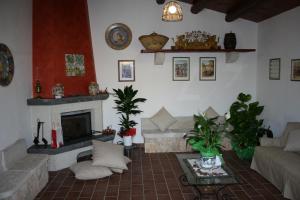 A seating area at Serravalle Relais & Country Villa with private pool - Esclusive use