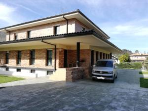 Budova, kde se chata nachází + 39 fotografií