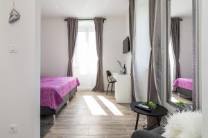 Voodi või voodid majutusasutuse SeaBed Rooms1 Split toas