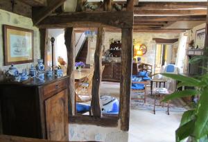 a kitchen and dining room with a table and chairs at Le Masbareau, Chambre et Table d'Hôtes de Charme, B&B in Royères-Saint-Léonard