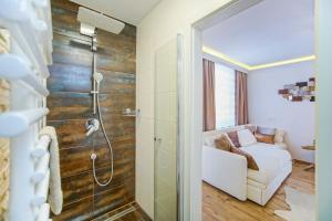Fotografie z fotogalerie ubytování AusZeit Leoben 1 mit Terasse und gratis Parkplatz v destinaci Leoben