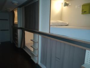 Säng eller sängar i ett rum på Agora Hostel