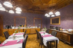 Nápoje v ubytovaní Wellness & Spa hotel Villa Regenhart