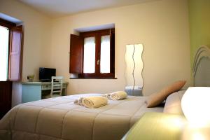 A bed or beds in a room at Il Raduno