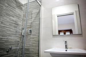 A bathroom at Il Raduno