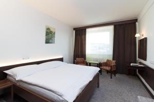 Ένα ή περισσότερα κρεβάτια σε δωμάτιο στο Hotel Merkur - Jablonec nad Nisou