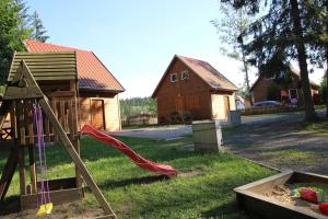 Detský kútik v ubytovaní Domki nad jeziorem w Karłowicach