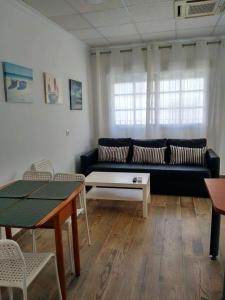 Posezení v ubytování APARTAMENTO EN BARBATE + 13 fotografií