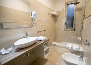 Koupelna v ubytování Hotel Perlage Florence - Smart Stay with Parking, Free Wifi & Free city tax
