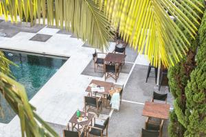 Bazén v ubytovaní Hotel Medium Sitges Park alebo v jeho blízkosti