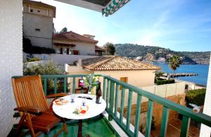 a table and chairs on a balcony with a view of the water at ca na JB in Port de Soller