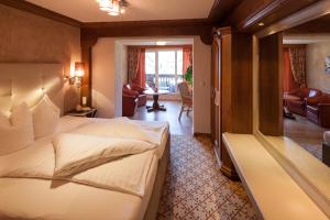 Das Traditionshotel Schwarzer Adler的休息区