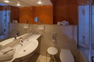 Das Traditionshotel Schwarzer Adler的一间浴室