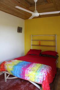 Postel nebo postele na pokoji v ubytování La Casa Del Arbol
