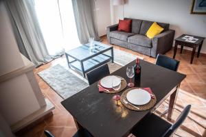 a living room with a table and a couch at Colina Verde Resort in Moncarapacho