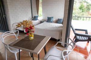 Postel nebo postele na pokoji v ubytování Ecolodge Bahia del Peñón