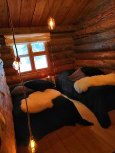 a room with two beds in a log cabin at Ruka Aava in Ruka