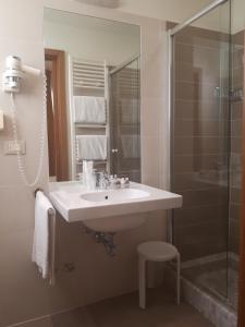 A bathroom at Accademia Hotel