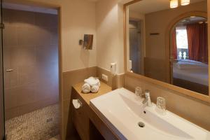 Das Traditionshotel Schwarzer Adler的一间浴室