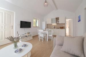 Η κουζίνα ή μικρή κουζίνα στο Beach House Sarbun +23 φωτογραφίες