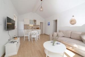 Η κουζίνα ή μικρή κουζίνα στο Beach House Sarbun
