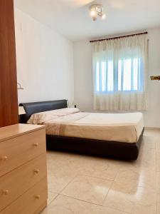 a bedroom with a large bed and a window at APARTAMENTO - WIFI FREE - PISCINA 250 M PLAYA in Cambrils +26 photos