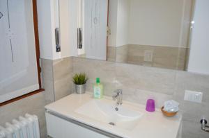 A bathroom at Betty's House