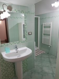 Ένα μπάνιο στο Petra Marina Suite