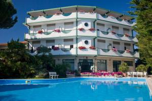 Piscina di Hotel K2 o nelle vicinanze