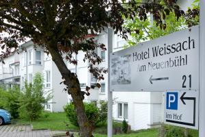 a street sign in front of a building at Hotel Weissach Am Neuenbühl in Weissach