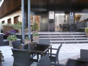 A restaurant or other place to eat at Hotel Torre de Sila