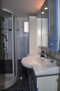 Kúpeľňa v ubytovaní Spacious Apartment + 10 fotografií