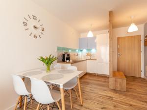 Kuchnia lub aneks kuchenny w obiekcie Apartament Rybacka 12A/68, Kołobrzeg