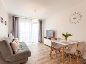 Telewizja i/lub zestaw kina domowego w obiekcie Apartament Rybacka 12A/68, Kołobrzeg