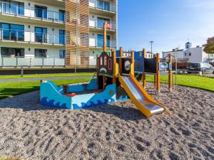 Plac zabaw dla dzieci w obiekcie Apartament Rybacka 12A/68, Kołobrzeg