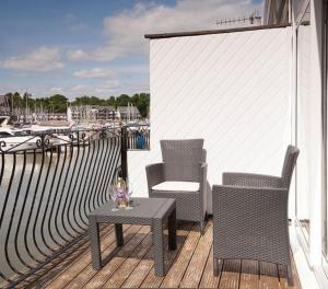 Marina Boathouse, lake windermere lets的休息区