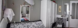a small bedroom with a bed and a mirror at Comfortable House Center (1) in Burgos