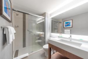 Hyatt Place Sandestin at Grand Blvd的一间浴室