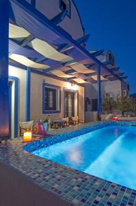 The swimming pool at or close to White & Blue