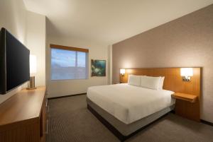 Hyatt Place Sandestin at Grand Blvd客房内的一张或多张床位