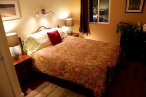 A bed or beds in a room at Mancos Inn