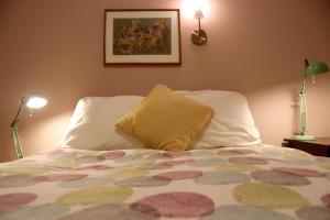 A bed or beds in a room at Mancos Inn