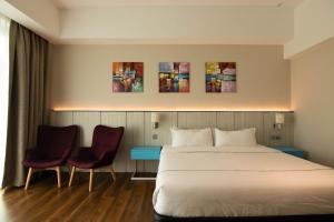 Higher Hotel客房内的一张或多张床位