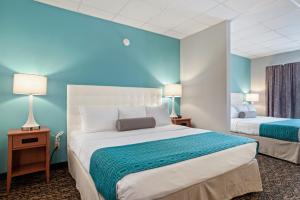 Elevation Inn & Suites, Trademark Collection by Wyndham客房内的一张或多张床位