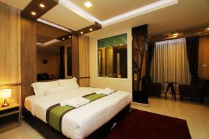 Ένα ή περισσότερα κρεβάτια σε δωμάτιο στο The Contrast i Hotel