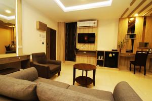 Χώρος καθιστικού στο The Contrast i Hotel