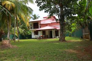 Gallery image of White Villa Koggala in Habaraduwa Central