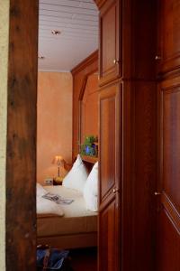 Logis Hotel-Restaurant Petry客房内的一张或多张床位