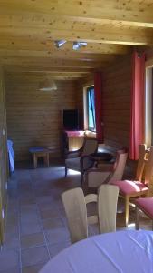 a room with chairs and a table and a television at Entre Paimpol et Bréhat ! in Ploubazlanec